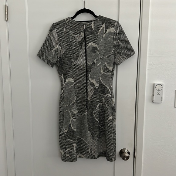 Hugo BOSS fitted mini dress w/exposed zipper in the back US size 4 UK 8 Cocktail - Picture 4 of 4